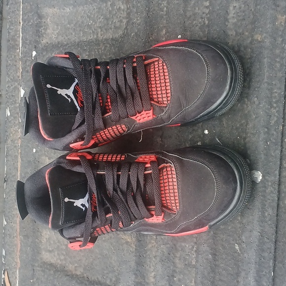 Jordan 4 Red Thunder - Picture 2 of 4